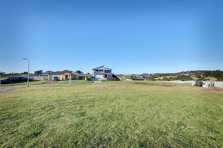 49 Sea Lakes Close, Lakes Entrance VIC 3909