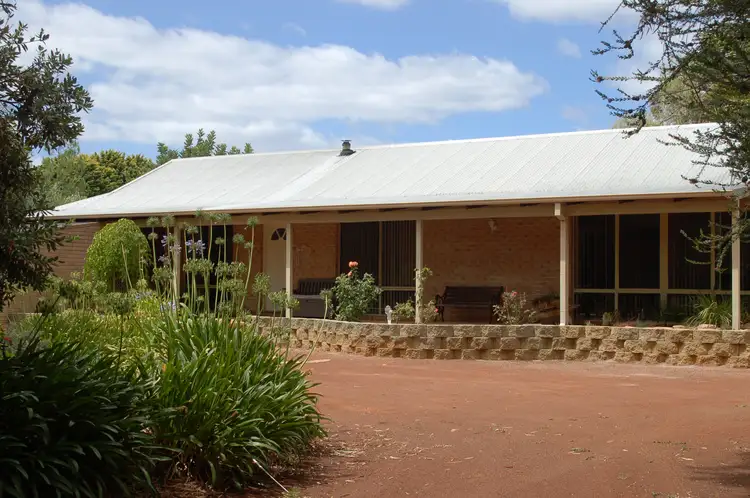 14 Willcox Street, Chidlow WA 6556