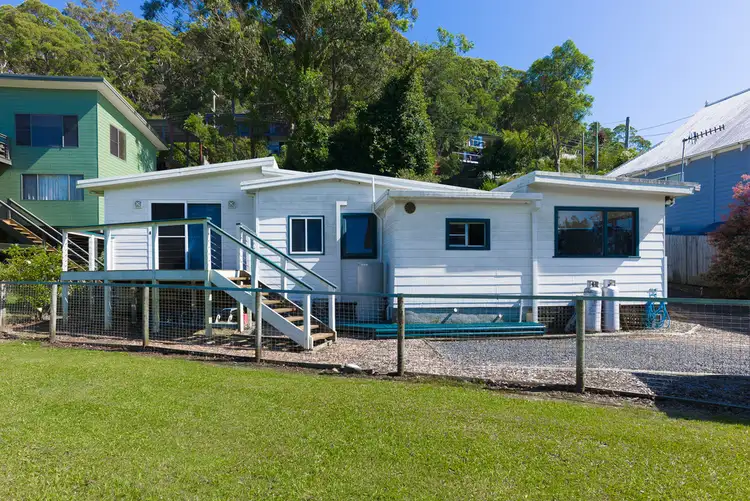 62 Broadwater Drive, Saratoga NSW 2251