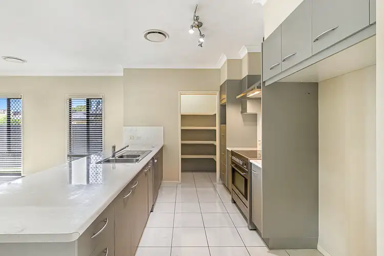 25 Westaway Crescent, Bellbowrie QLD 4070