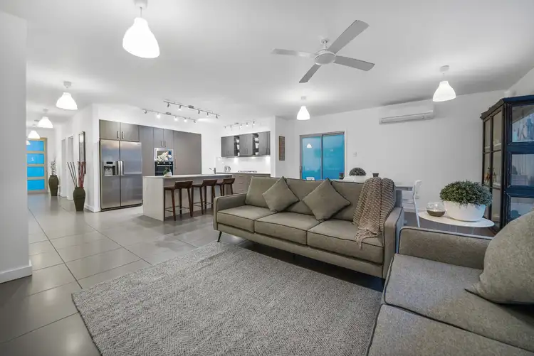 2/10 Thrush Avenue, Paradise Point QLD 4216