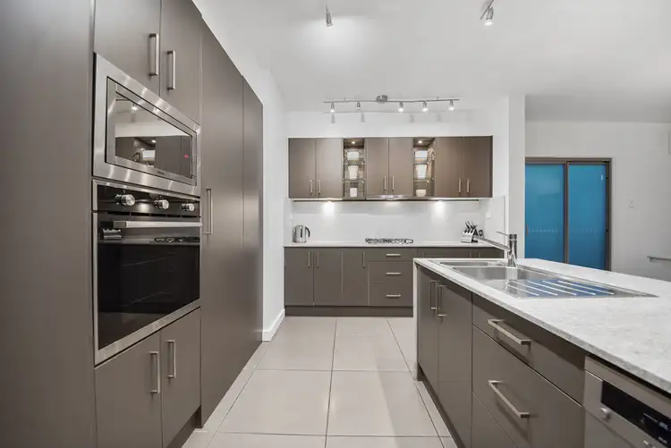 Fifth view of Homely house listing, 2/10 Thrush Avenue, Paradise Point QLD 4216