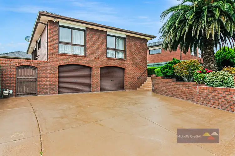 90 Daniel Solander Drive, Endeavour Hills VIC 3802