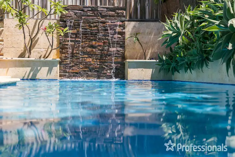 136 Broadbeach Boulevard, Hillarys WA 6025