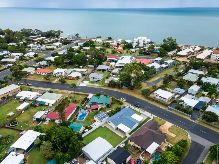 13 King Street, Urangan QLD 4655