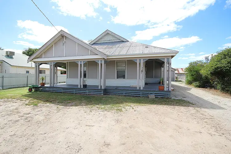 10 Davis Avenue, Nhill VIC 3418