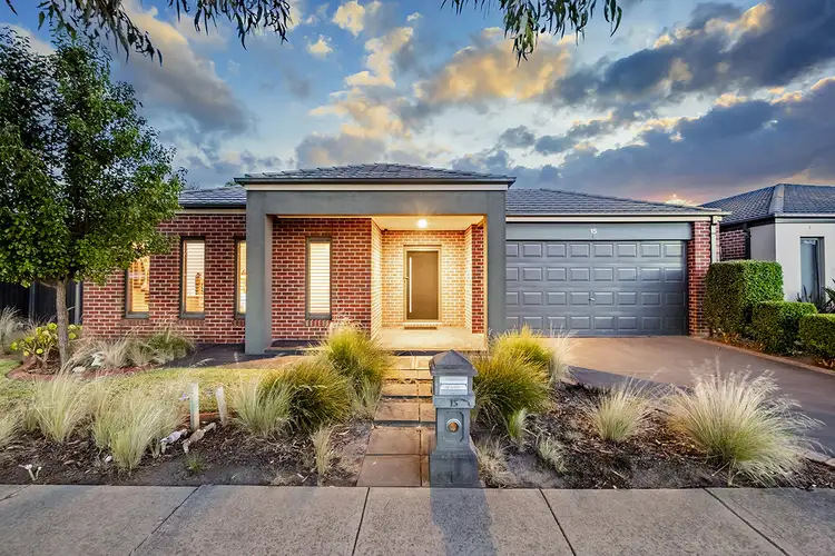 15 Perry Circuit, Cranbourne North VIC 3977