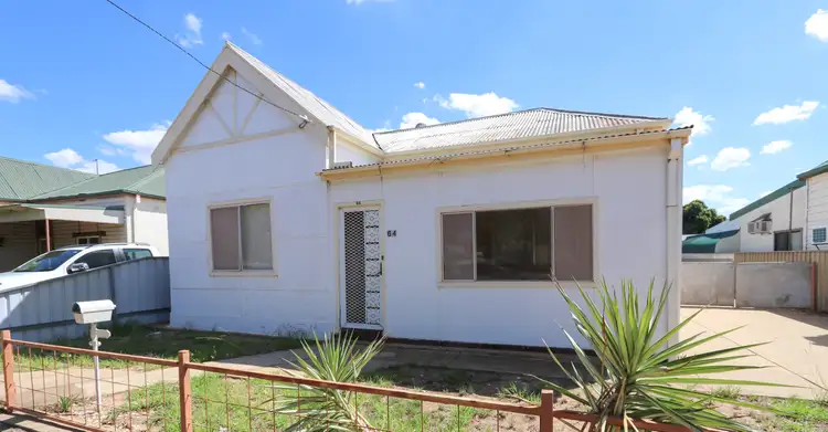 64 Hoskins Street