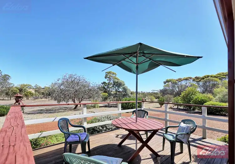 16 Curlew Way, Wickepin WA 6370