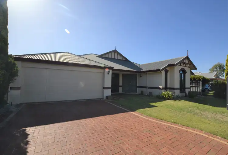 10 Birkett Circle, Ellenbrook WA 6069