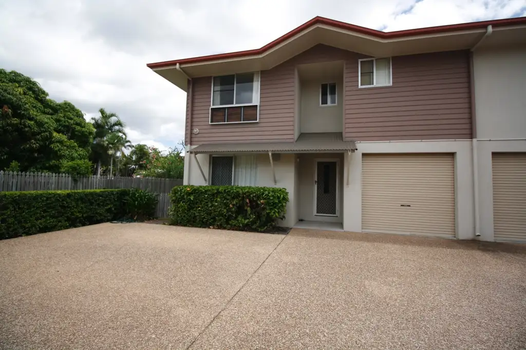 Main view of Homely unit listing, 2/37 Latchford Street, Pimlico QLD 4812