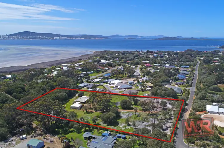 84 Wilson St, Little Grove WA 6330