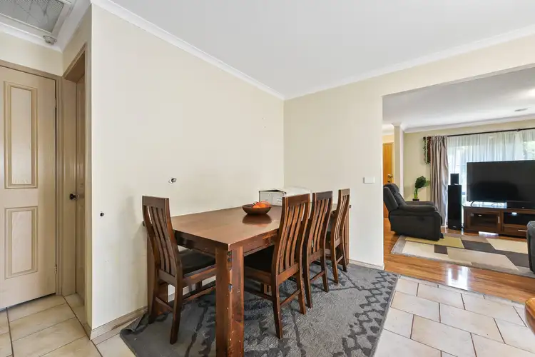 Fifth view of Homely house listing, 10 Rosalie Court, Hampton Park VIC 3976