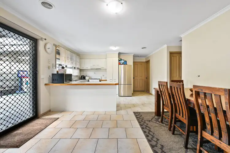 Sixth view of Homely house listing, 10 Rosalie Court, Hampton Park VIC 3976