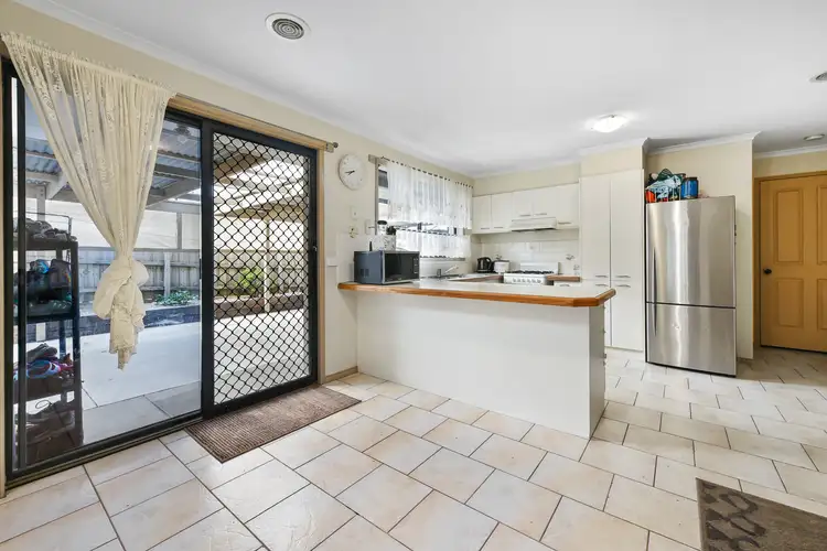 Seventh view of Homely house listing, 10 Rosalie Court, Hampton Park VIC 3976