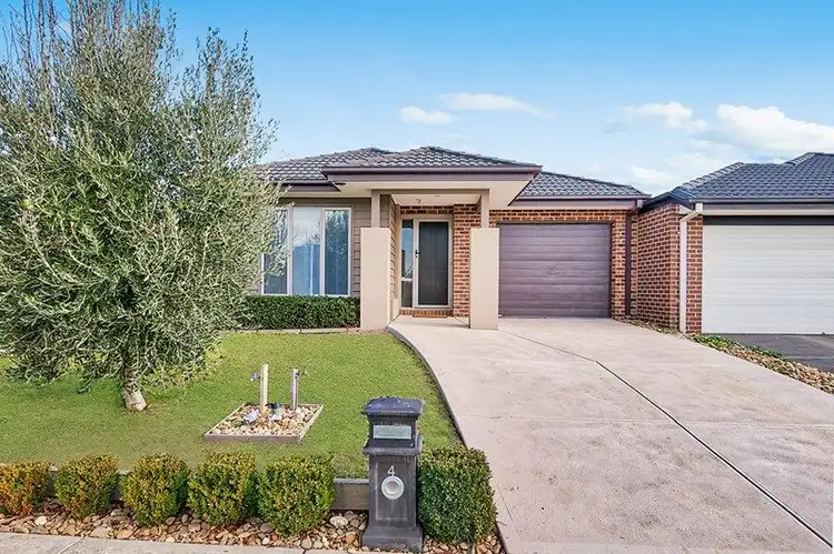 4 Stonebank Grove, Cranbourne East VIC 3977