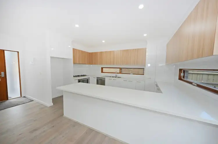 Second view of Homely house listing, 2/10 Hainthorpe Grove, Mulgrave VIC 3170