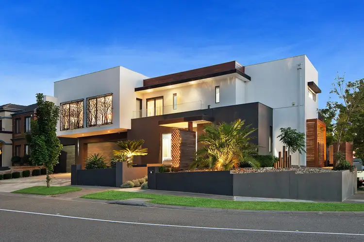 18 Bloomfield Drive, South Morang VIC 3752