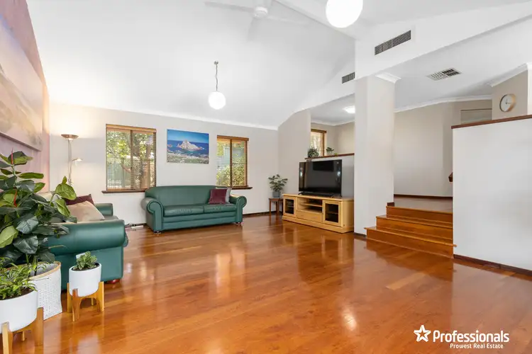 4 Raff Place, Leeming WA 6149