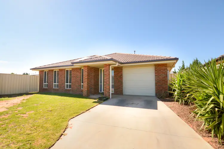 15 Philippa Crescent