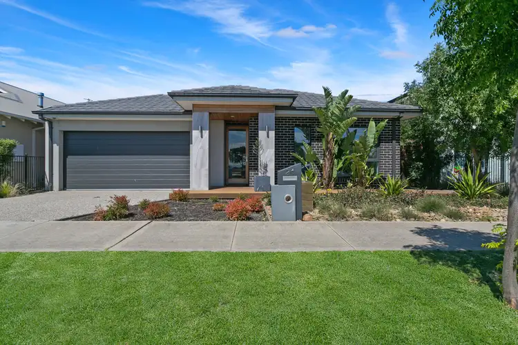 24 Fintona Crescent, Cranbourne West VIC 3977