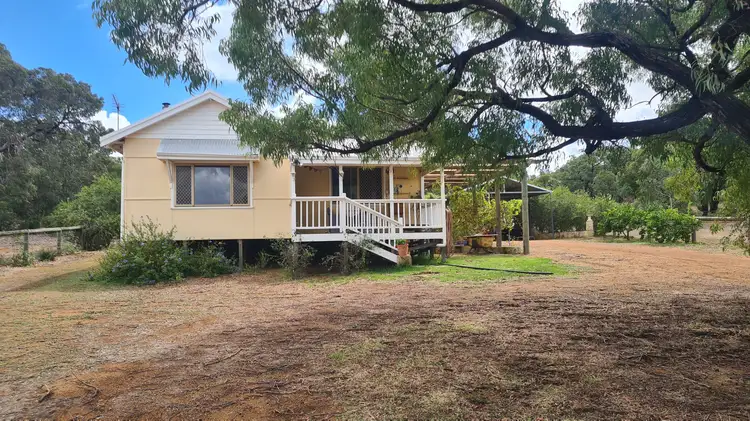 133 Almond Ave, Bakers Hill WA 6562