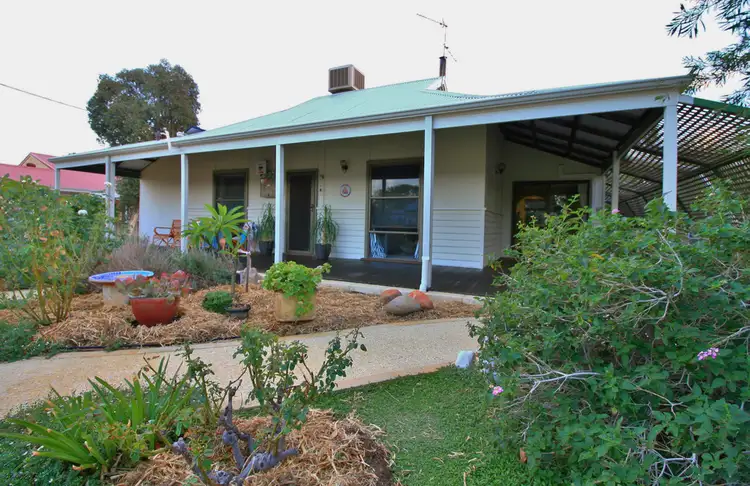28 Cunningham Street, Merredin WA 6415