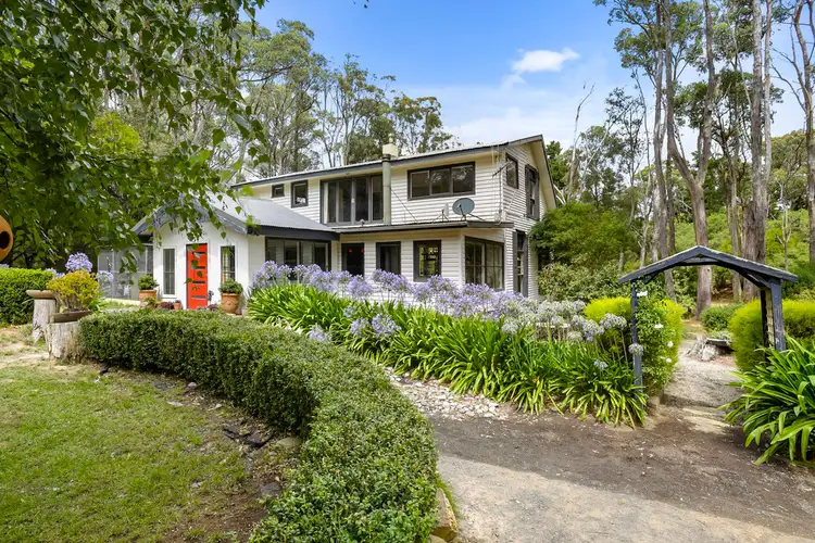 (1 & 2) 44 Donalds Road, Woodend VIC 3442