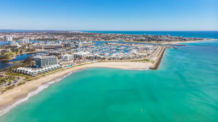 16 Spinnaker Quays, Mandurah WA 6210