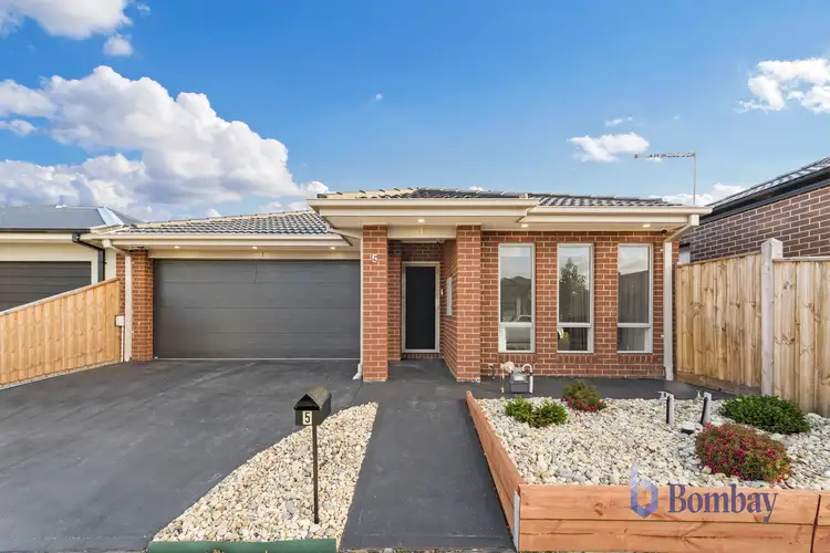 5 Hythe place, Mickleham VIC 3064