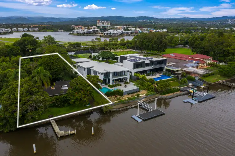 652 Nerang Broadbeach Road, Carrara QLD 4211