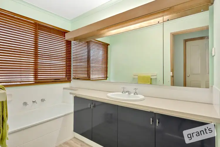 Sixth view of Homely house listing, 11 Archibald Avenue, Narre Warren VIC 3805