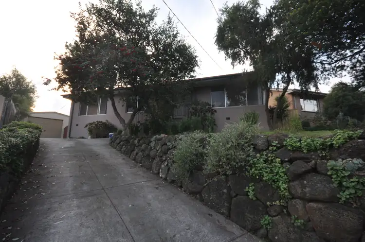 29 Pinehills Drive, Greensborough VIC 3088