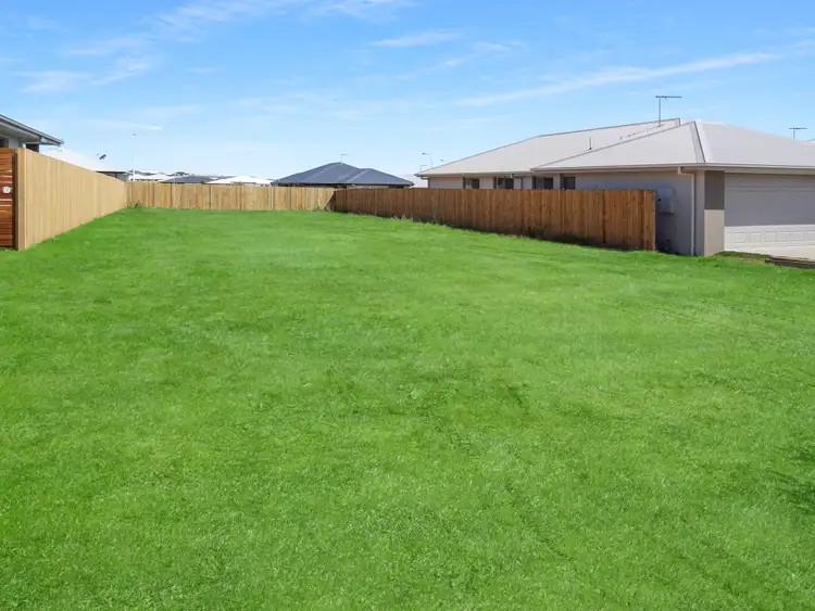 16 Majesty Street, Rural View QLD 4740