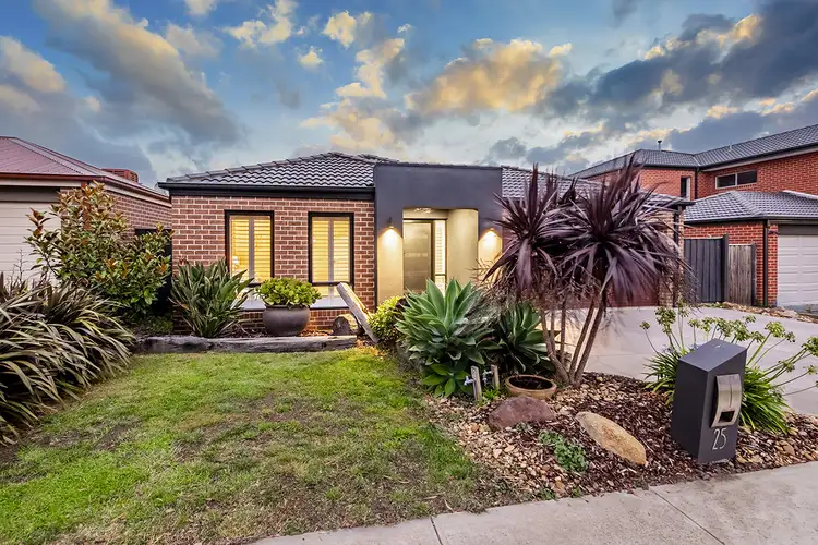 25 Crowe Avenue, Cranbourne West VIC 3977