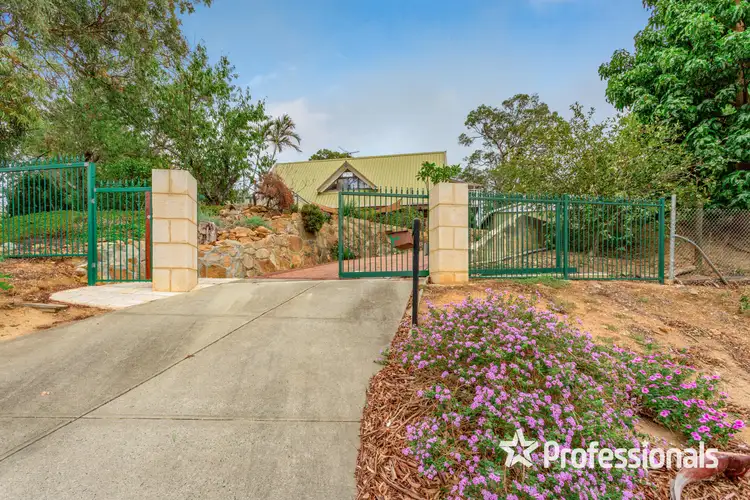 Fifth view of Homely house listing, 4 Topaz Court, Mount Richon WA 6112