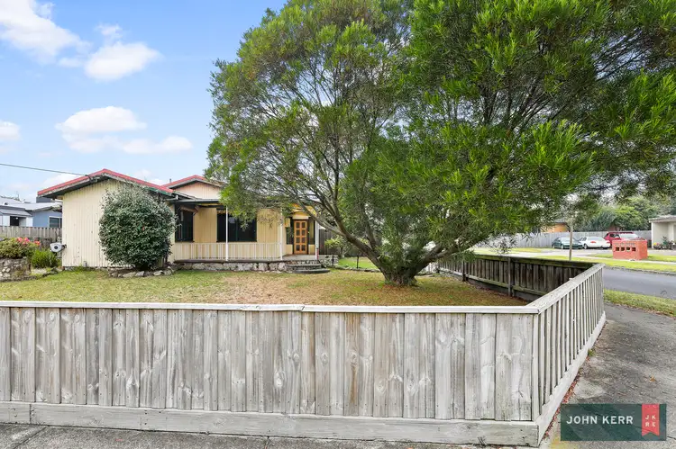33 Western Avenue, Newborough VIC 3825