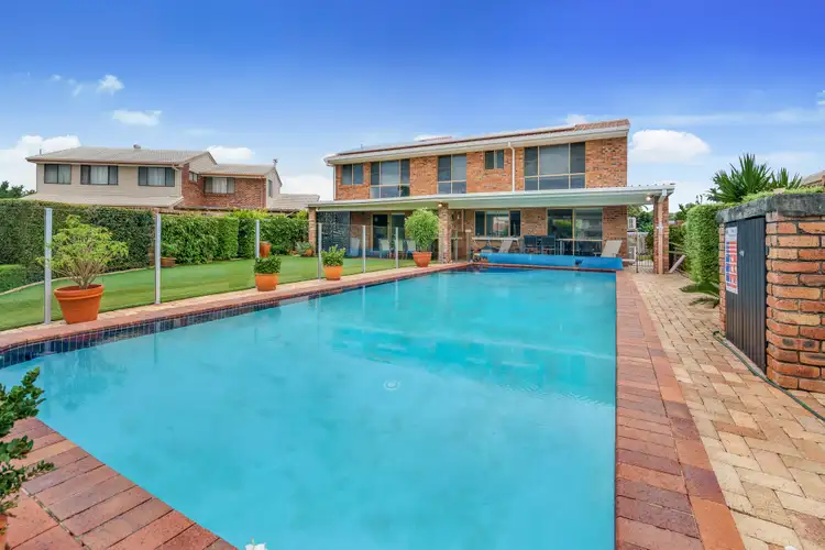 3 Seaspray Street, Paradise Point QLD 4216