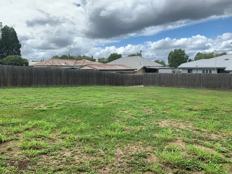 4A Cemetery Road, Ipswich QLD 4305