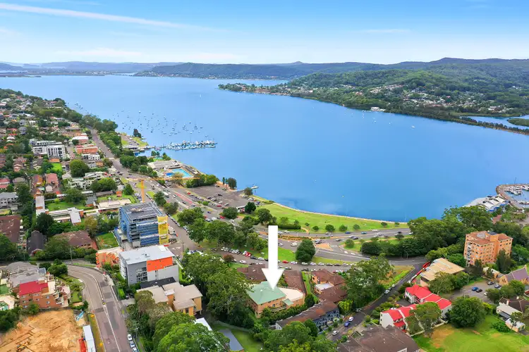 2/2-4 Mulkarra Avenue, Gosford NSW 2250