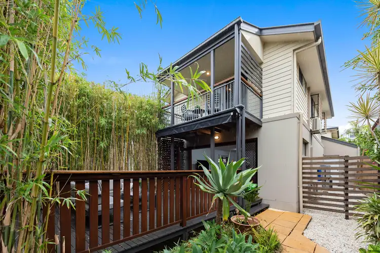 Main view of Homely townhouse listing, 2/285 Riding Road, Balmoral QLD 4171