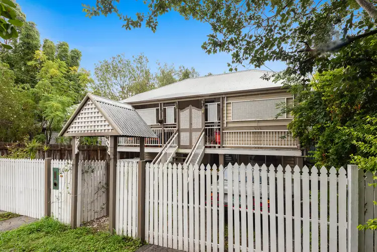14 Macrossan Avenue, Norman Park QLD 4170