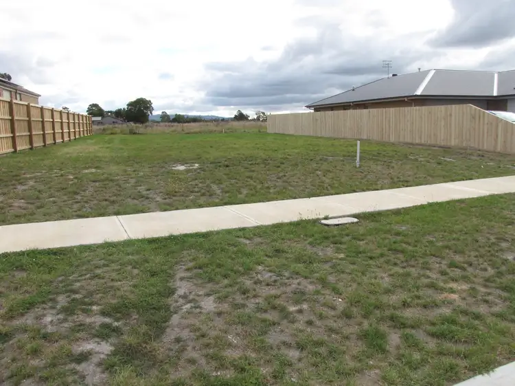 31 Napoleon Boulevard, Moe VIC 3825