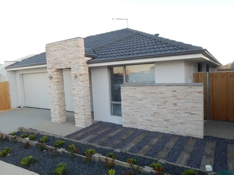 11 Sombre Rise, Halls Head WA 6210