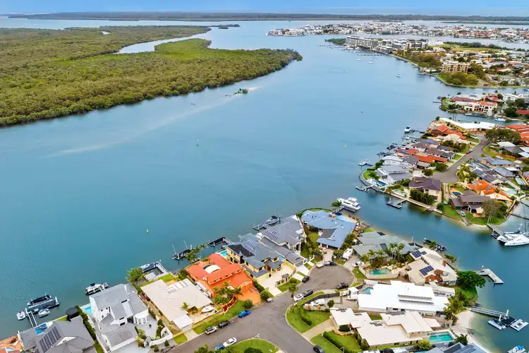 5 Arrowsmith Court, Paradise Point QLD 4216