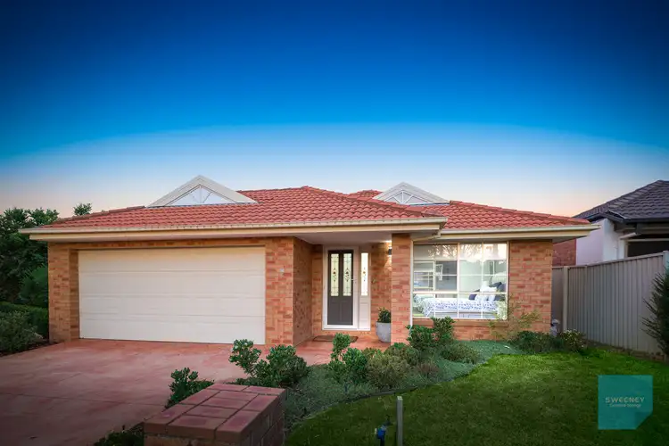 8 Abbington Crescent, Caroline Springs VIC 3023