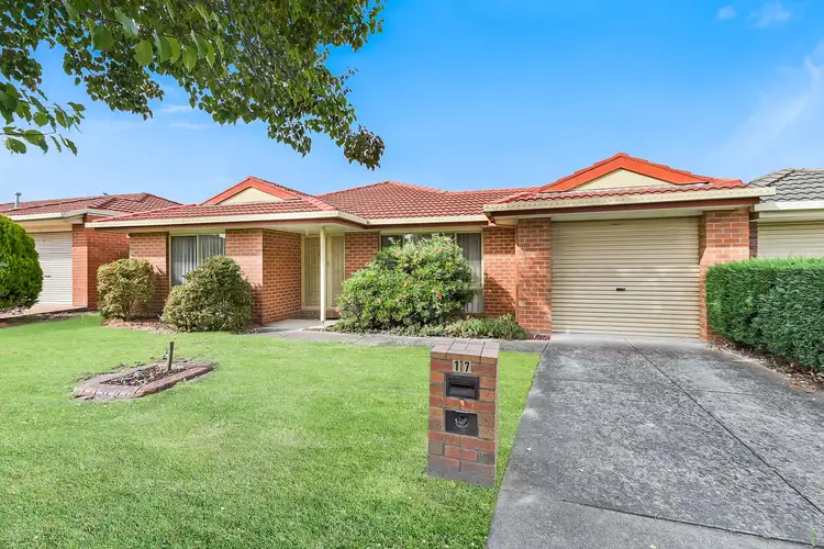 17 The Eyrie, Hampton Park VIC 3976