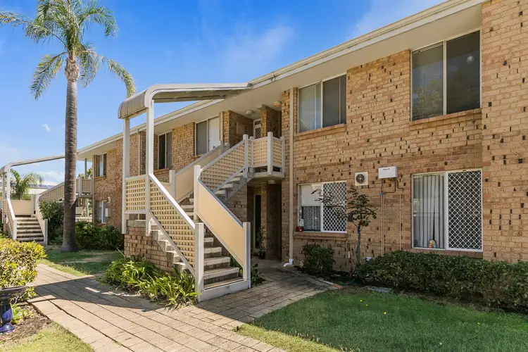 18/2 Pinewood Avenue, Kardinya WA 6163