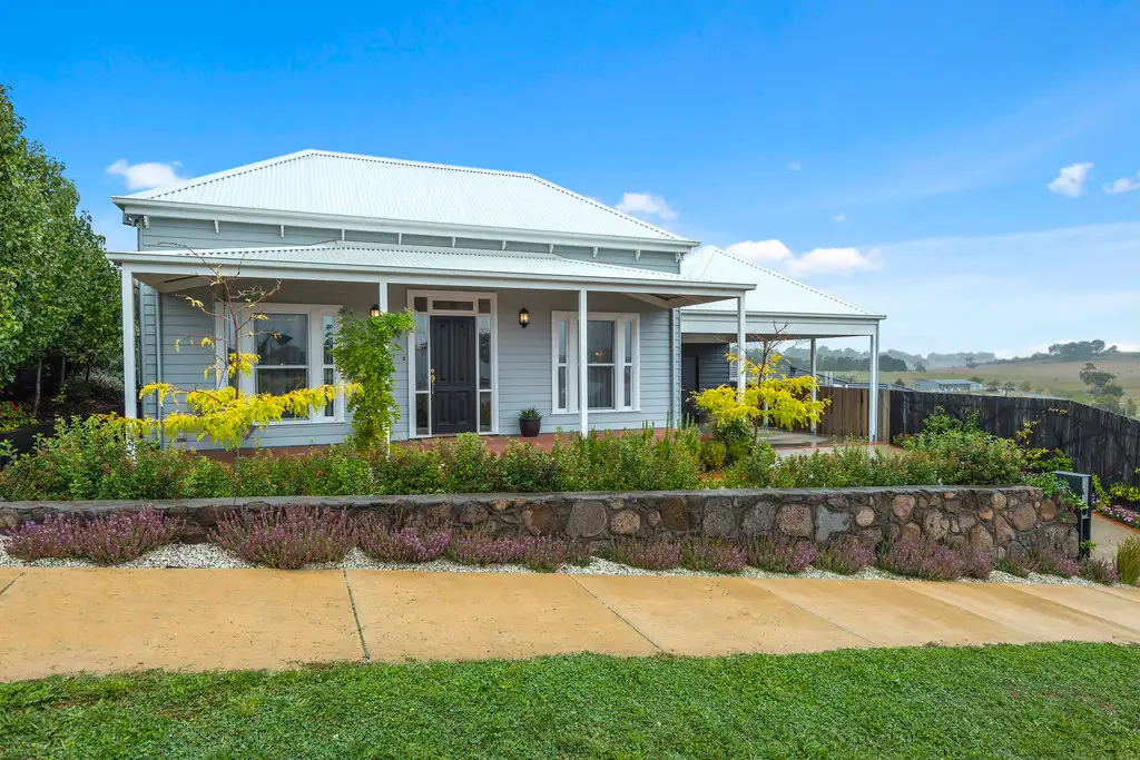 Main view of Homely house listing, 4 Hale Crescent, Kyneton VIC 3444