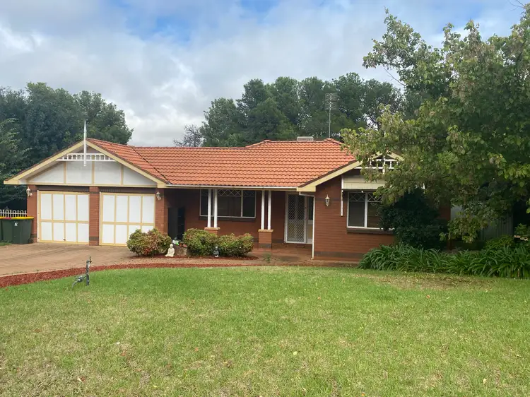 2 Glengowrie, Parkes NSW 2870